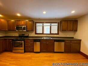 36 Speridakis Terrace, Unit 3 in Cambridge, MA - Building Photo - Building Photo