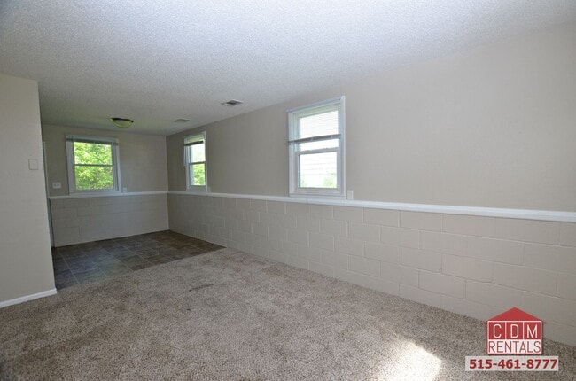 3306 E 36th Ct in Des Moines, IA - Building Photo - Building Photo