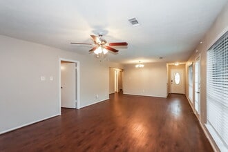 1909 Chelsea Ct in Rosenberg, TX - Building Photo - Building Photo