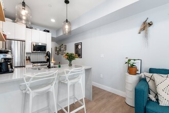 277 Border St, Unit 203 in Boston, MA - Building Photo - Building Photo