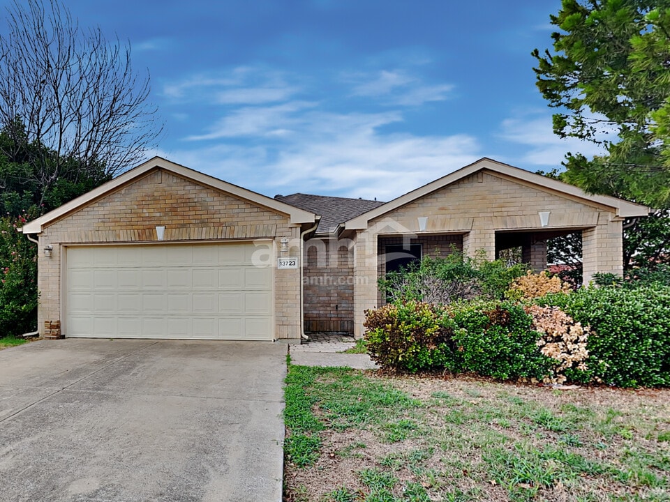 13723 High Mesa Rd in Roanoke, TX - Building Photo