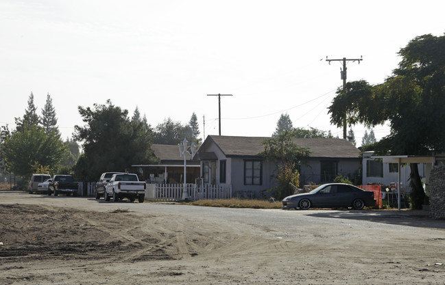 3223 E Houston in Visalia, CA - Building Photo - Building Photo