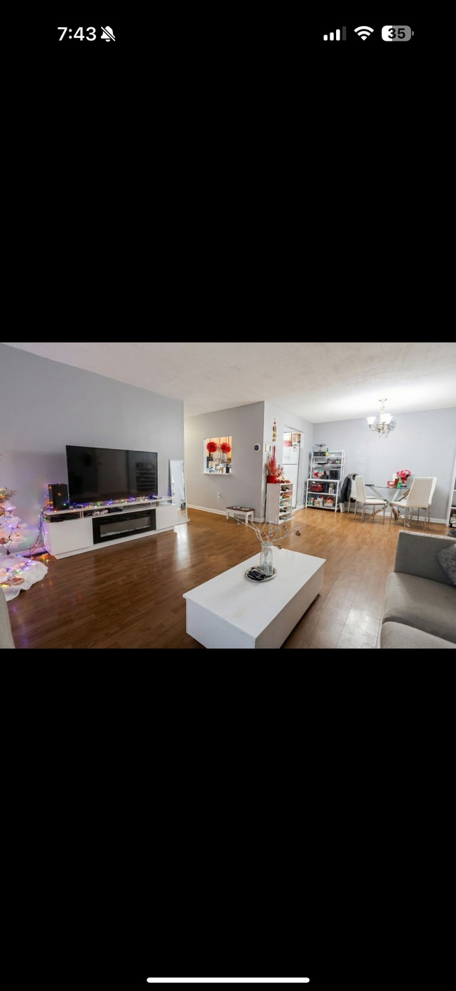 103 Colonel Bell Dr, Unit 5 in Brockton, MA - Foto de edificio - Building Photo