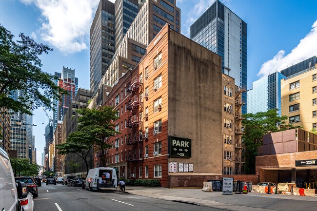 225 E 47th St in New York, NY - Building Photo - Building Photo