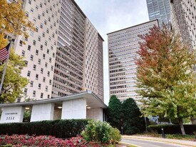 3950 N Lake Shore Dr, Unit 904 in Chicago, IL - Building Photo