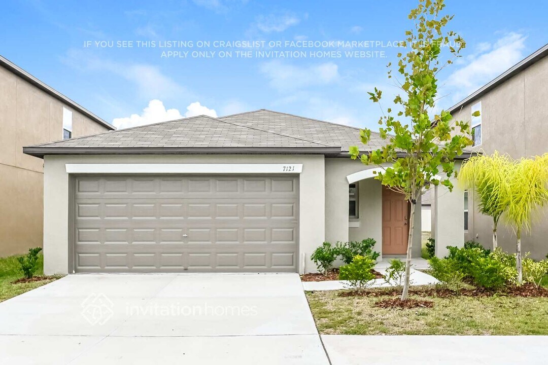 7121 Amelia Cove Ct in Sun City Center, FL - Building Photo
