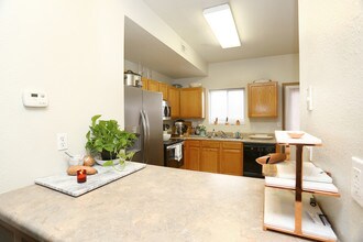 Lake Broadway Townhomes in Columbia, MO - Foto de edificio - Interior Photo