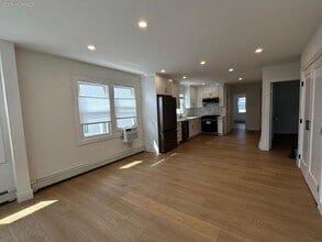 253 W Market St in Long Beach, NY - Building Photo - Building Photo