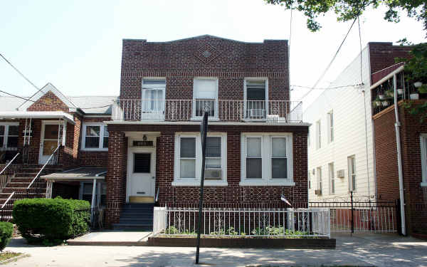 165 Minna St in Brooklyn, NY - Building Photo