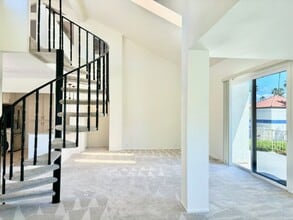 1984 San Tropez Cir in Oxnard, CA - Building Photo - Building Photo