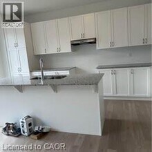 54 Sitler St in Kitchener, ON - Building Photo - Building Photo