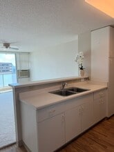 3009 Ala Makahala Pl in Honolulu, HI - Building Photo - Building Photo