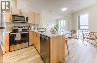 301 Westmount Rd W in Kitchener, ON - Building Photo - Building Photo