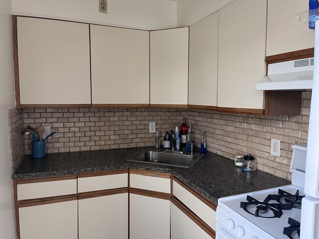 420 Sheridan Pl, Unit 2 in Fairview, NJ - Building Photo - Building Photo