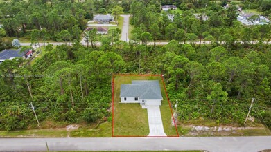 922 Beverly St E in Lehigh Acres, FL - Building Photo - Building Photo