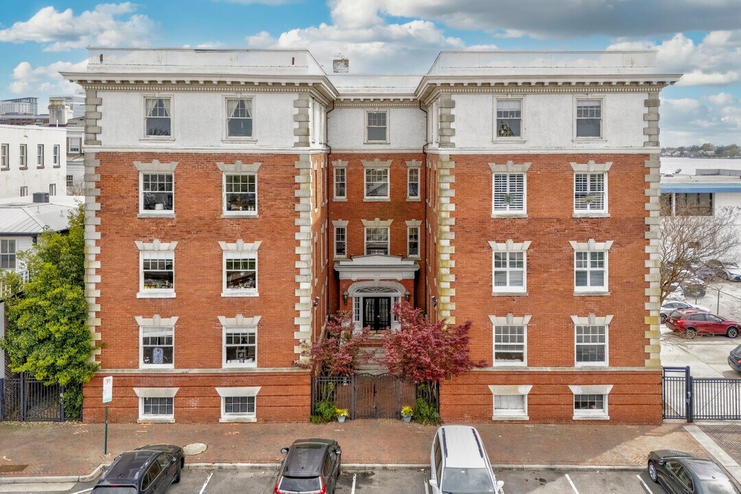 429 W York St in Norfolk, VA - Building Photo