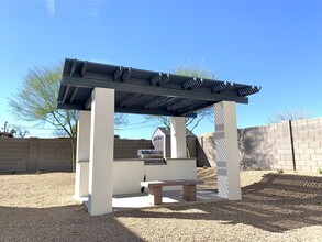 San Dominic Townhomes in Phoenix, AZ - Building Photo - Building Photo