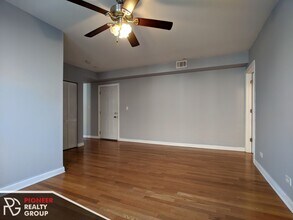 5029 N Harding Ave, Unit 2 in Chicago, IL - Building Photo - Building Photo