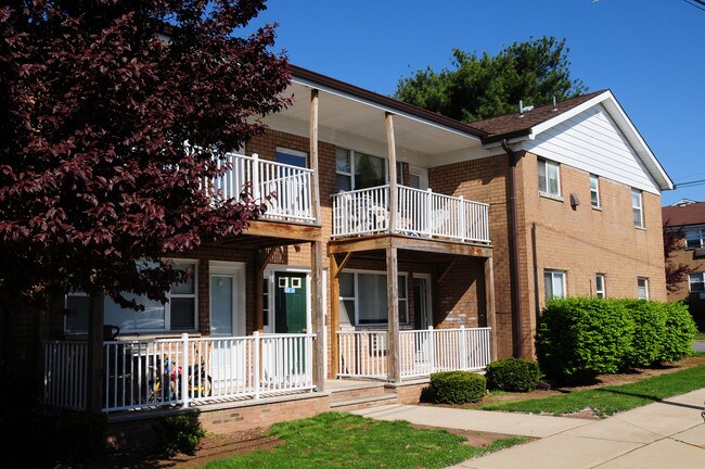 Trafalgar Gardens in Edison, NJ - Building Photo - Building Photo