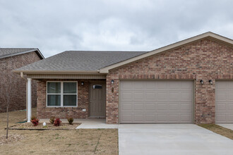 Mason Valley Townhomes in Bentonville, AR - Building Photo - Building Photo