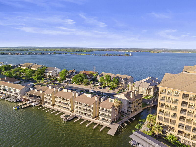 1100 The Cape in Horseshoe Bay, TX - Foto de edificio