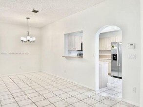 330 Via Firenza Way in Davie, FL - Building Photo - Building Photo