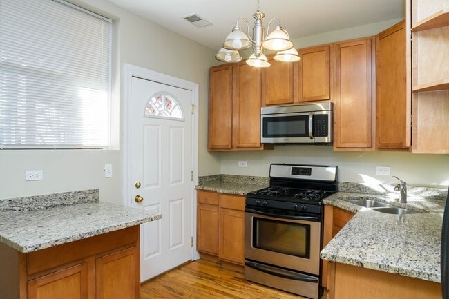 1642 W Greenleaf Ave in Chicago, IL - Building Photo - Building Photo
