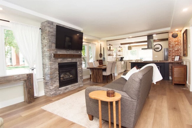 1924 Cleveland Blvd in Caldwell, ID - Building Photo - Building Photo