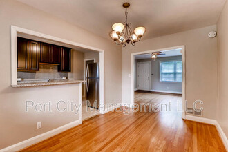 8617 Oak Rd in Parkville, MD - Foto de edificio - Building Photo