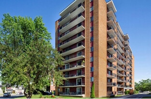 Riverside Tower in Windsor, ON - Building Photo