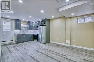 359 Rathburn Rd in Toronto, ON - Building Photo - Building Photo