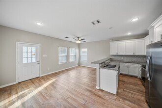 16928 Kempwood in Montgomery, TX - Building Photo - Building Photo