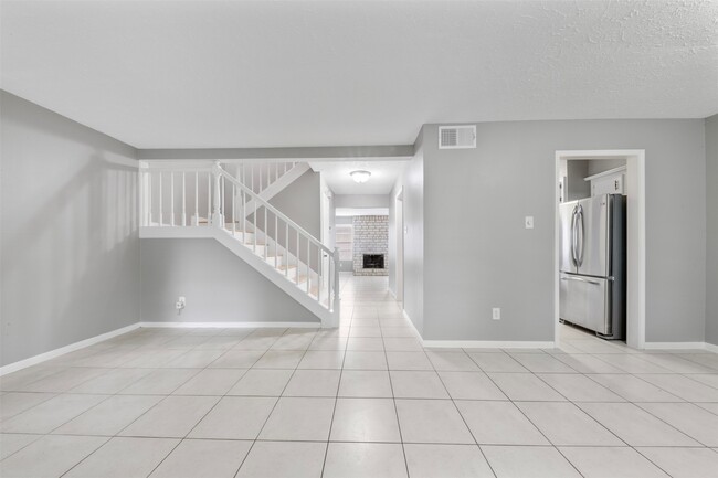 11610 S Kirkwood Rd in Stafford, TX - Building Photo - Building Photo