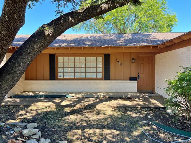 5908 Wedgmont Cir N in Fort Worth, TX - Foto de edificio - Building Photo