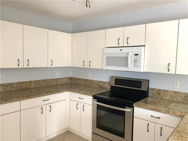 4050 Eastridge Dr in Deerfield Beach, FL - Building Photo - Building Photo