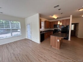 10 Norden Pl in Norwalk, CT - Building Photo