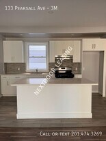 133 Pearsall Ave in Jersey City, NJ - Building Photo