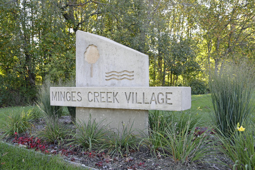 Minges Creek Village in Battle Creek, MI - Building Photo