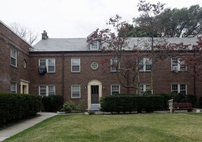 61 Hilbert St in Hempstead, NY - Building Photo