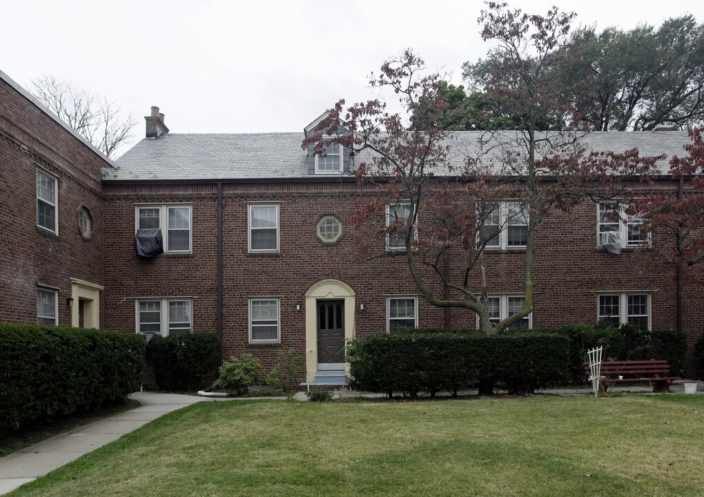 61 Hilbert St in Hempstead, NY - Foto de edificio