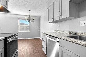 3325 Breckenridge Ln in Louisville, KY - Building Photo - Building Photo