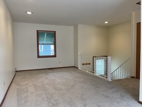 350 College St in Crystal Lake, IL - Building Photo - Building Photo