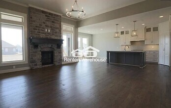 548 SE Colonial Dr in Blue Springs, MO - Building Photo - Building Photo
