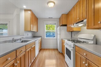 2162 Santa Clara Ave in Alameda, CA - Building Photo - Building Photo