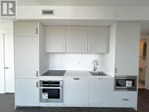 88 Queen St E in Toronto, ON - Building Photo - Building Photo