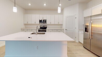 8262 Shr Lk Dr in Englewood, FL - Building Photo - Building Photo