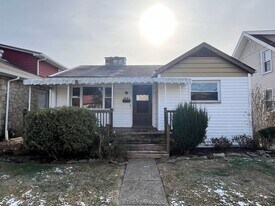 1021 W Virginia Ave in Dunbar, WV - Building Photo