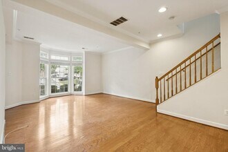 2576 Eastbourne Dr in Woodbridge, VA - Building Photo - Building Photo