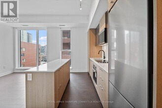 30 Dreamers Wy in Toronto, ON - Building Photo - Building Photo