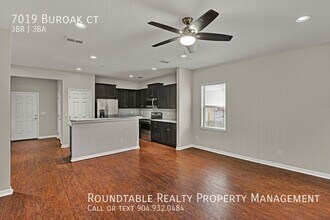 7019 Buroak Ct in Jacksonville, FL - Building Photo - Building Photo